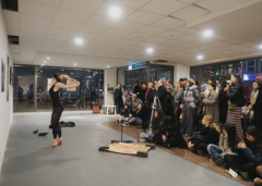 在临界时刻策展情绪